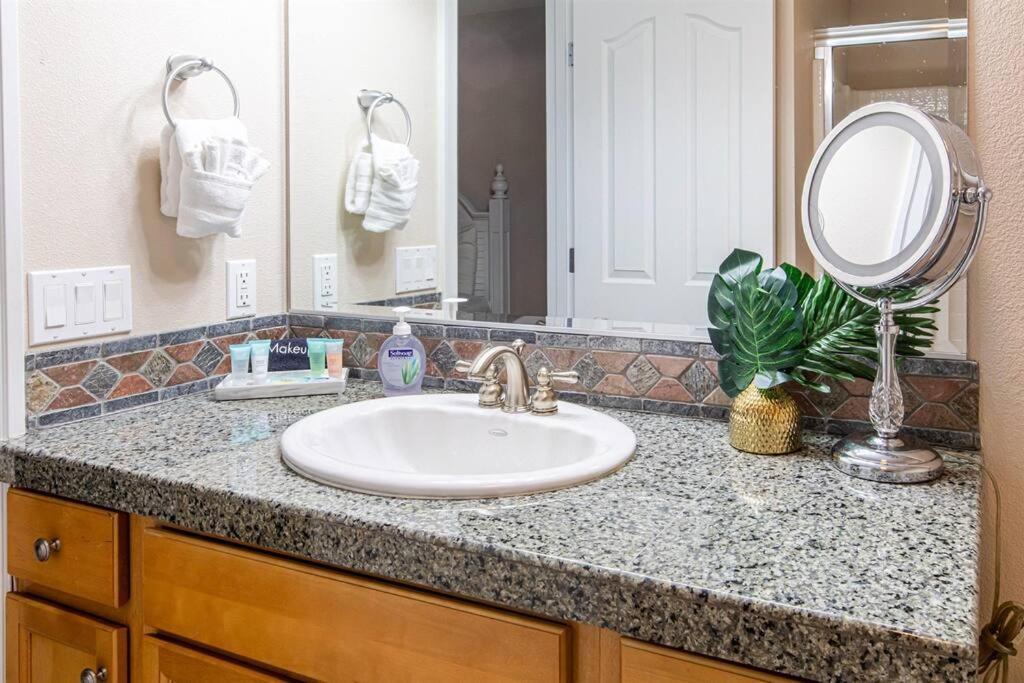 Rockaway Oceanview Condo,Steps To The Beach & Downtown,W&D, Wifi Rockaway Beach Exterior photo